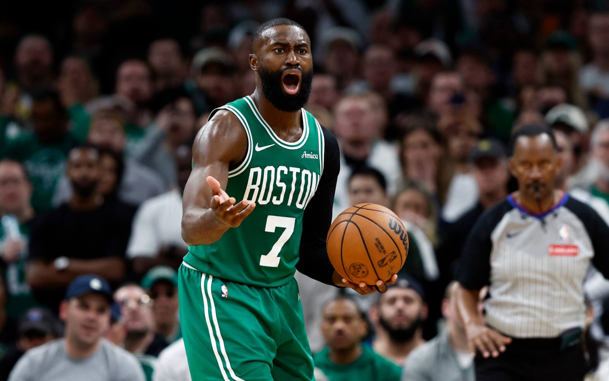  NBA, Jaylen Brown critica gli arbitri dopo gara-7 con Phila: multa da 50.000 dollari