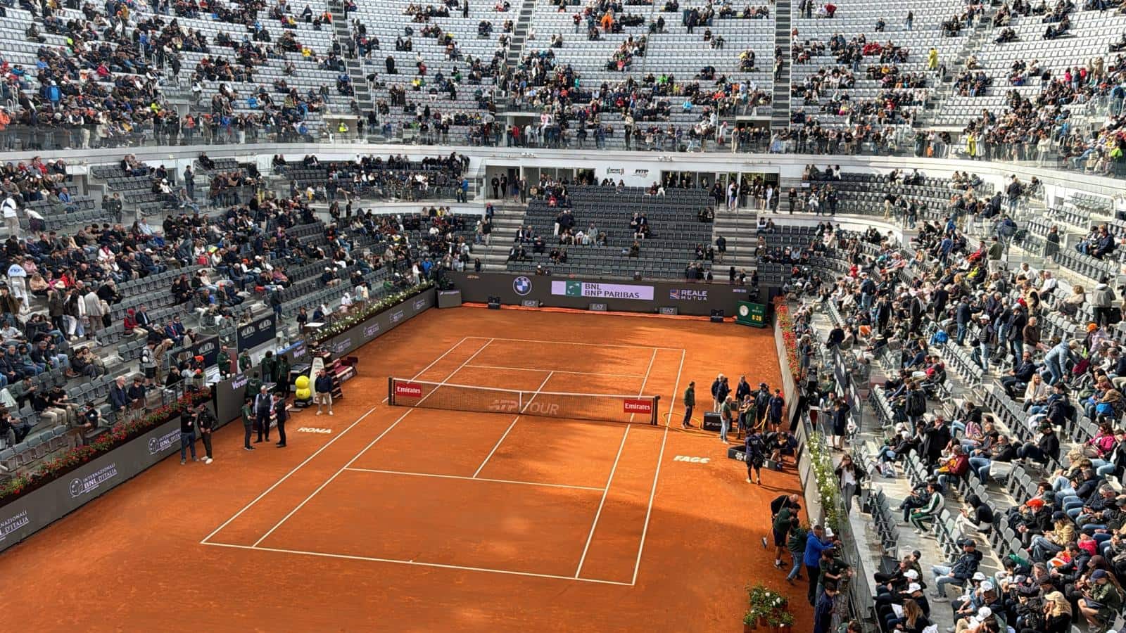 9° game: Alcaraz salva tre match point, 4-5 con Sinner