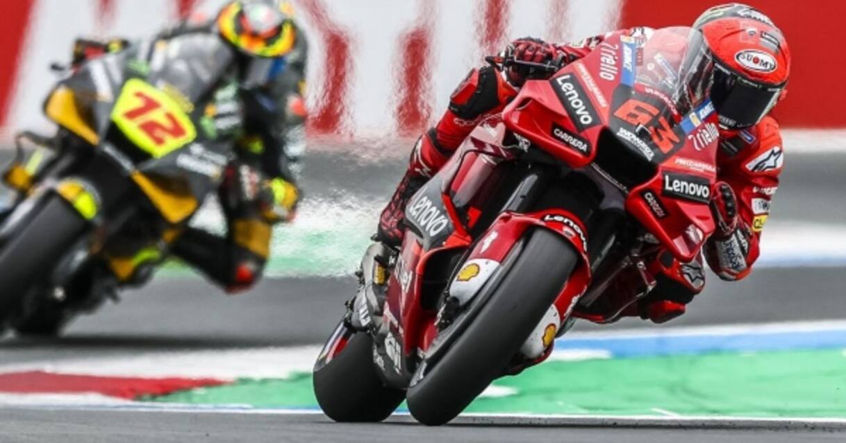 MotoGP, il giro da pole di Bagnaia ad Assen con il commento di Guido ...