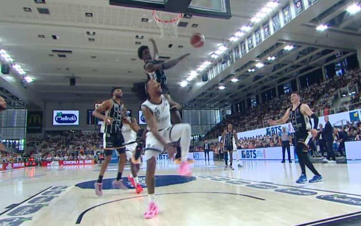 https://sport.sky.it/assets/images/934cff26d5043ef1a0f1e22c03ed340fe5f6ec08/skysport/it/basket/serie-a/video/2026/05/24/cheickh-niang-trento-bologna-playoff-lba-stoppata-1100381/C_Niang_videoframe.jpg?im=Resize,width=1218