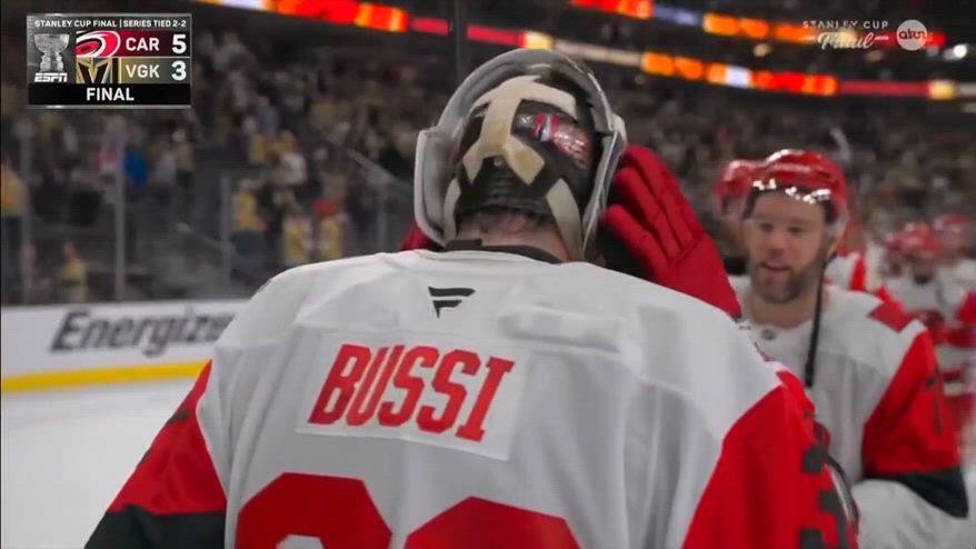 NHL, Stanley Cup Gara 4: Carolina riporta la serie in parità
