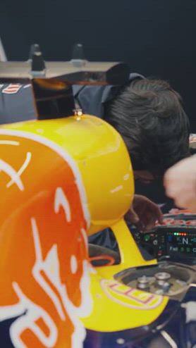 Nel box Red Bull allo shakedown di Barcellona
