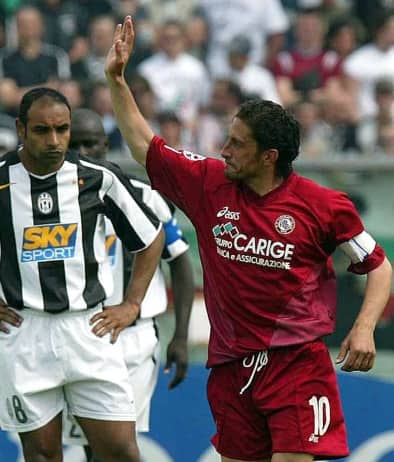 Igor Protti con la maglia del Livorno in Serie A