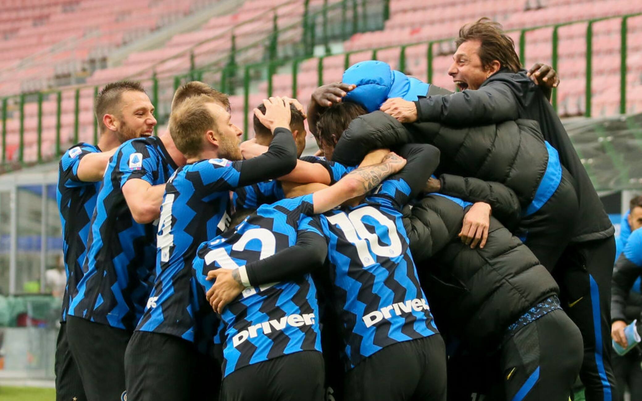 Inter-Cagliari, l'esultanza di Conte al gol vittoria di Darmian