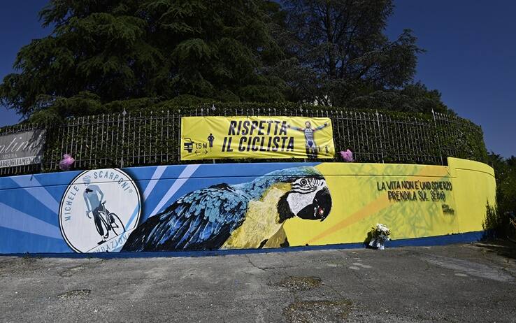 Filottrano: omaggio del Giro a Michele Scarponi