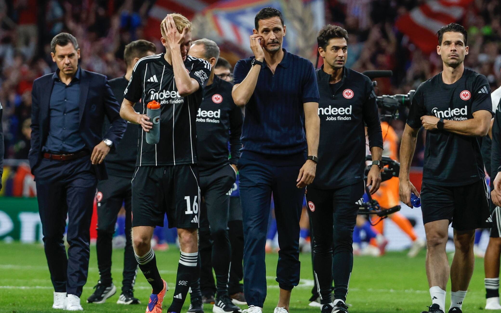 Gli allenatori svincolati o senza panchina: si separano Toppmoller e l'Eintracht