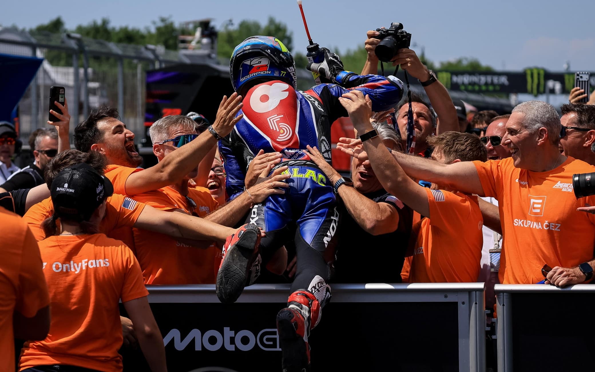 Moto2, GP Silverstone: prima vittoria per Salac, ma che pasticcio di Gonzalez. HIGHLIGHTS