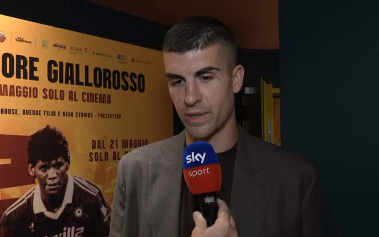 https://sport.sky.it/assets/images/96a7957d5b7b33c09203b7d9bcc1735da4265815/skysport/it/calcio/serie-a/video/2026/05/13/roma-mancini-derby-aldair-video-1097725/mancini_roma.jpg?im=Resize,width=1218
