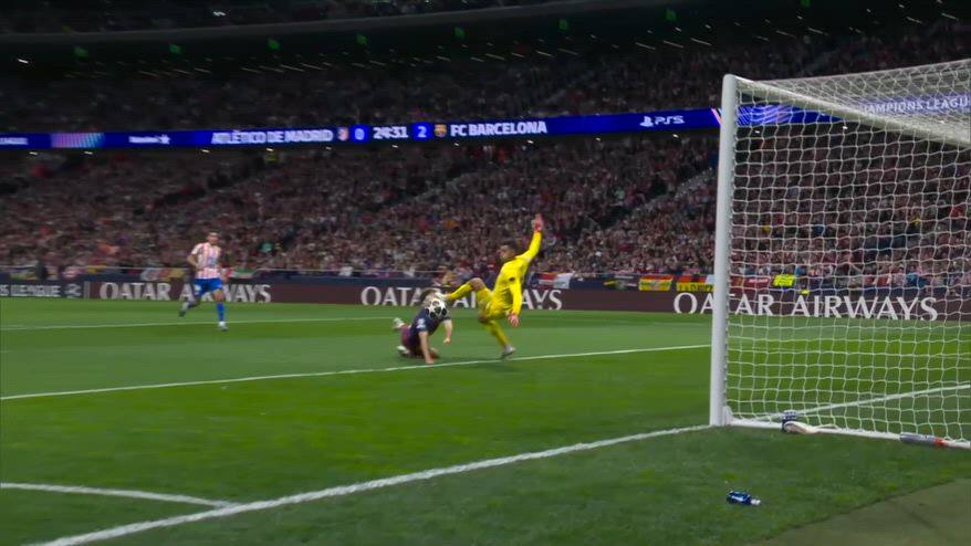 Video scontro Musso-Fermin Lopez: paura in Atletico-Barça