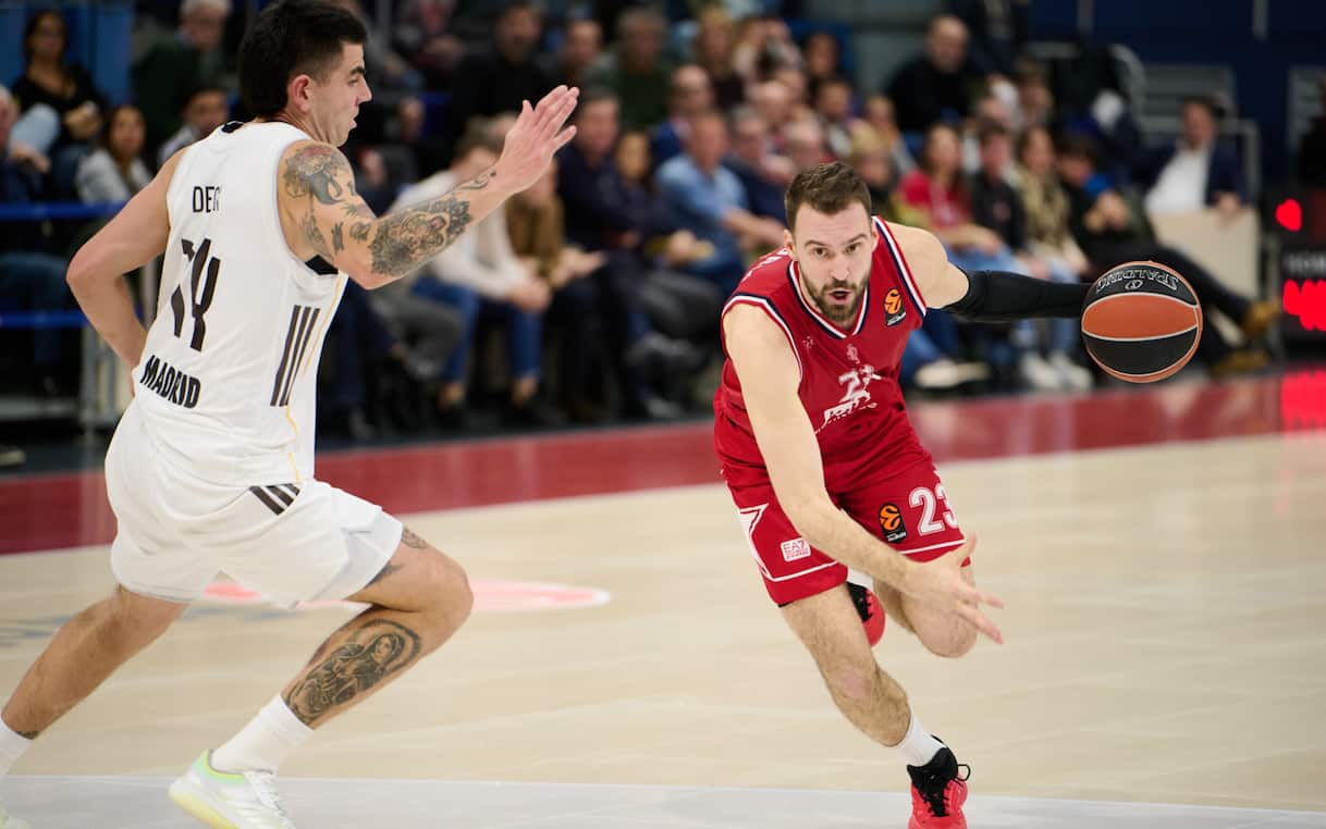 https://sport.sky.it/assets/images/97da3c46813d24ad83ff762a12446f0a7f9bbca1/skysport/it/basket/2025/12/16/olimpia-milano-real-madrid-eurolega-risultato/Marko_Guduric_Getty_Olimpia_Milano.jpg?im=Resize,width=1218