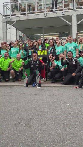 Festa Antonelli, risate e champagne col team a Montreal