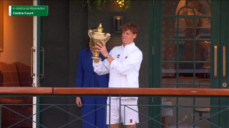 Wimbledon, Sinner si affaccia dalla terrazza: il boato