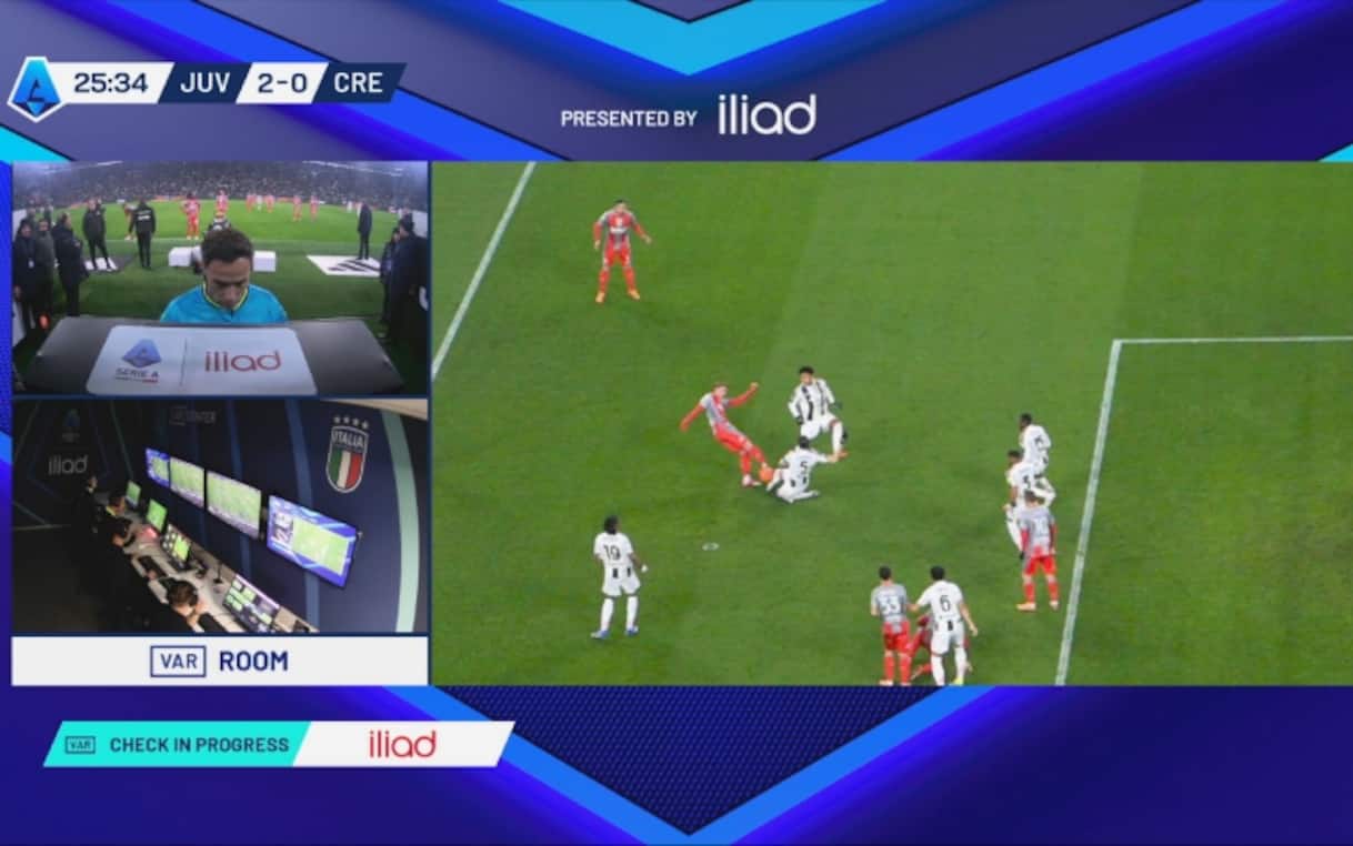 https://sport.sky.it/assets/images/9ac1d03c7ecb92bd555f745e65d0430924d7c985/skysport/it/calcio/serie-a/2026/01/12/juventus-cremonese-rigore-var-espulsione-news/juve_crem_3.jpg?im=Resize,width=1218