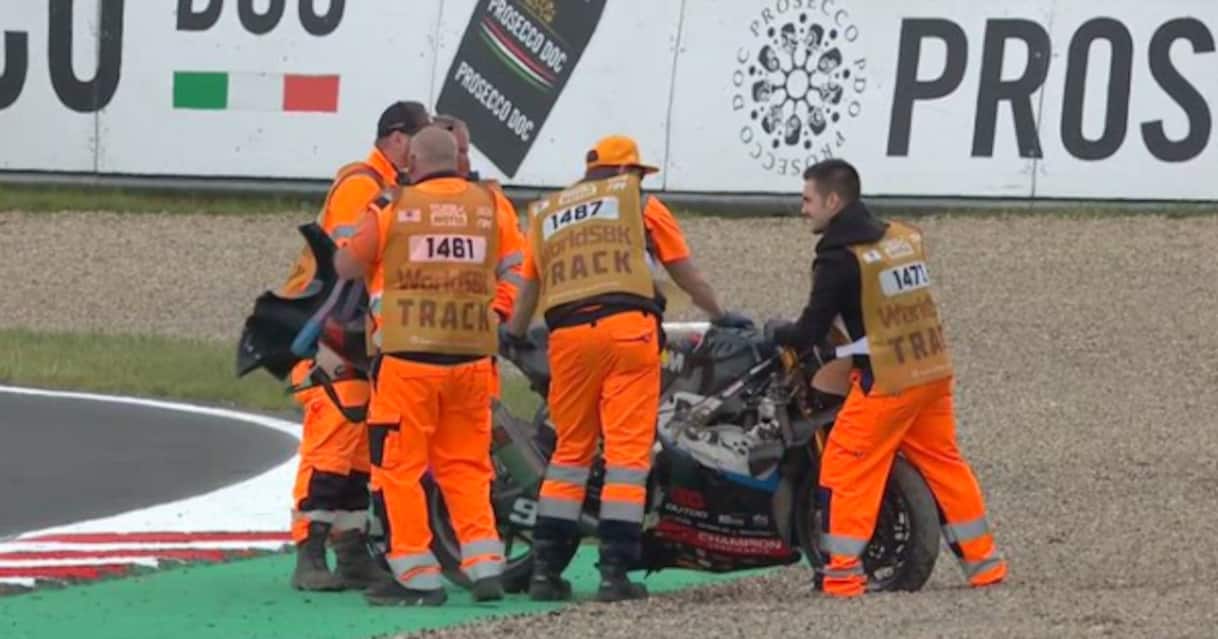 https://sport.sky.it/assets/images/9b453daf3ec2acfabb13b08a913e00ee9671bf6a/skysport/it/motori/motogp/video/2026/05/16/petrucci-caduta-incidente-sbk-gara-1-most-1098366/petrucci_screen_og.jpg?im=Resize,width=1218