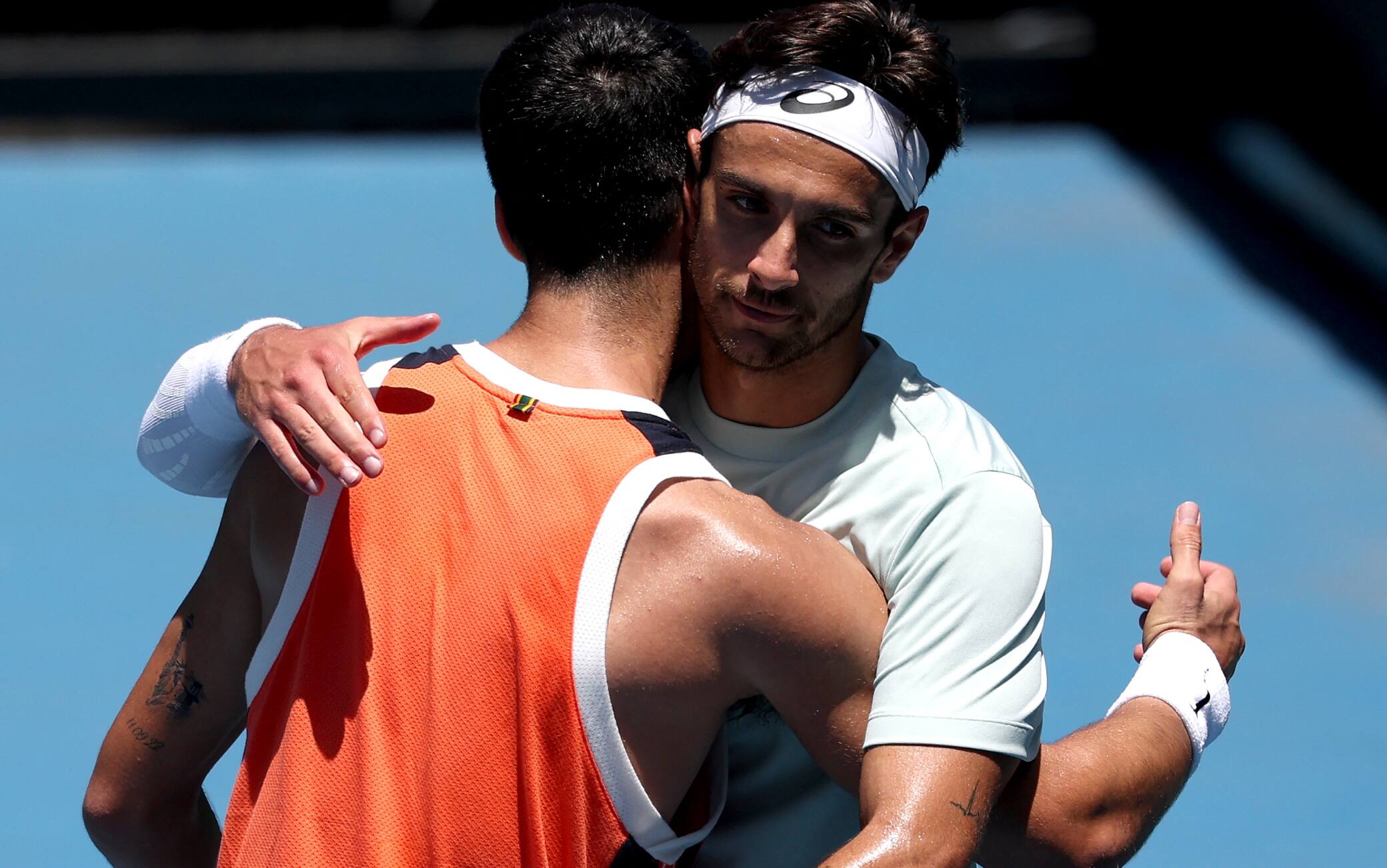 Australian Open, Musetti e Alcaraz si allenano insieme sulla Rod Laver Arena. VIDEO
