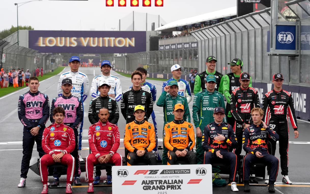 https://sport.sky.it/assets/images/9c2c4f3363d09967ab247e28115bd85dbd45b09c/skysport/it/motori/formula-1/f1-gp-australia-2025-foto/Piloti_F1_IPA.jpg?im=Resize,width=1218