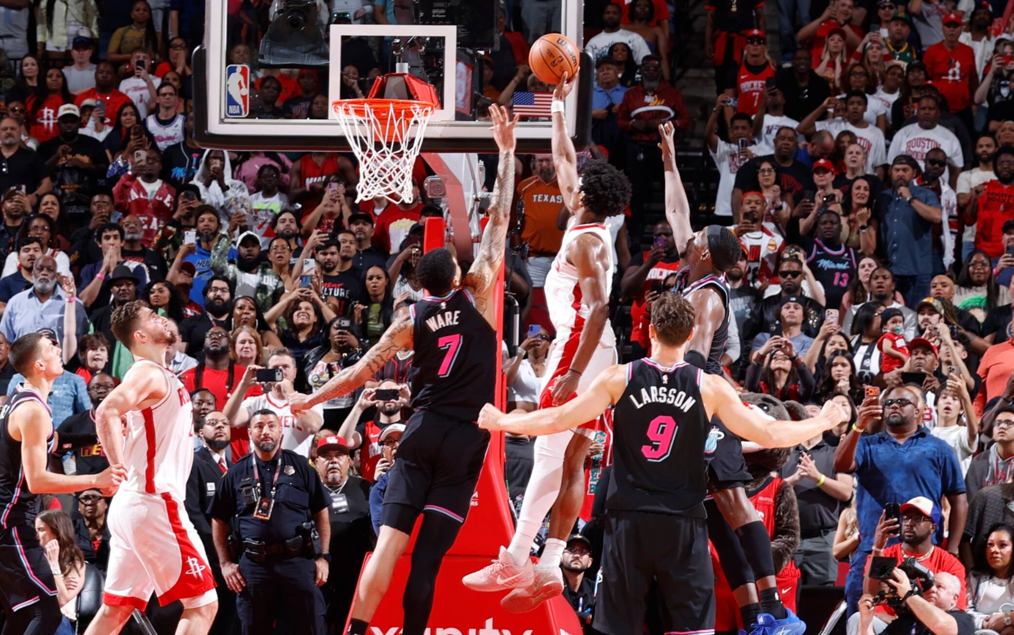 NBA, Amen Thompson vola a rimbalzo e segna sulla sirena per la vittoria di Houston
