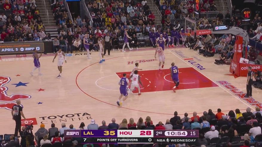 NBA, LeBron a 41 anni compiuti schiaccia da alley oop
