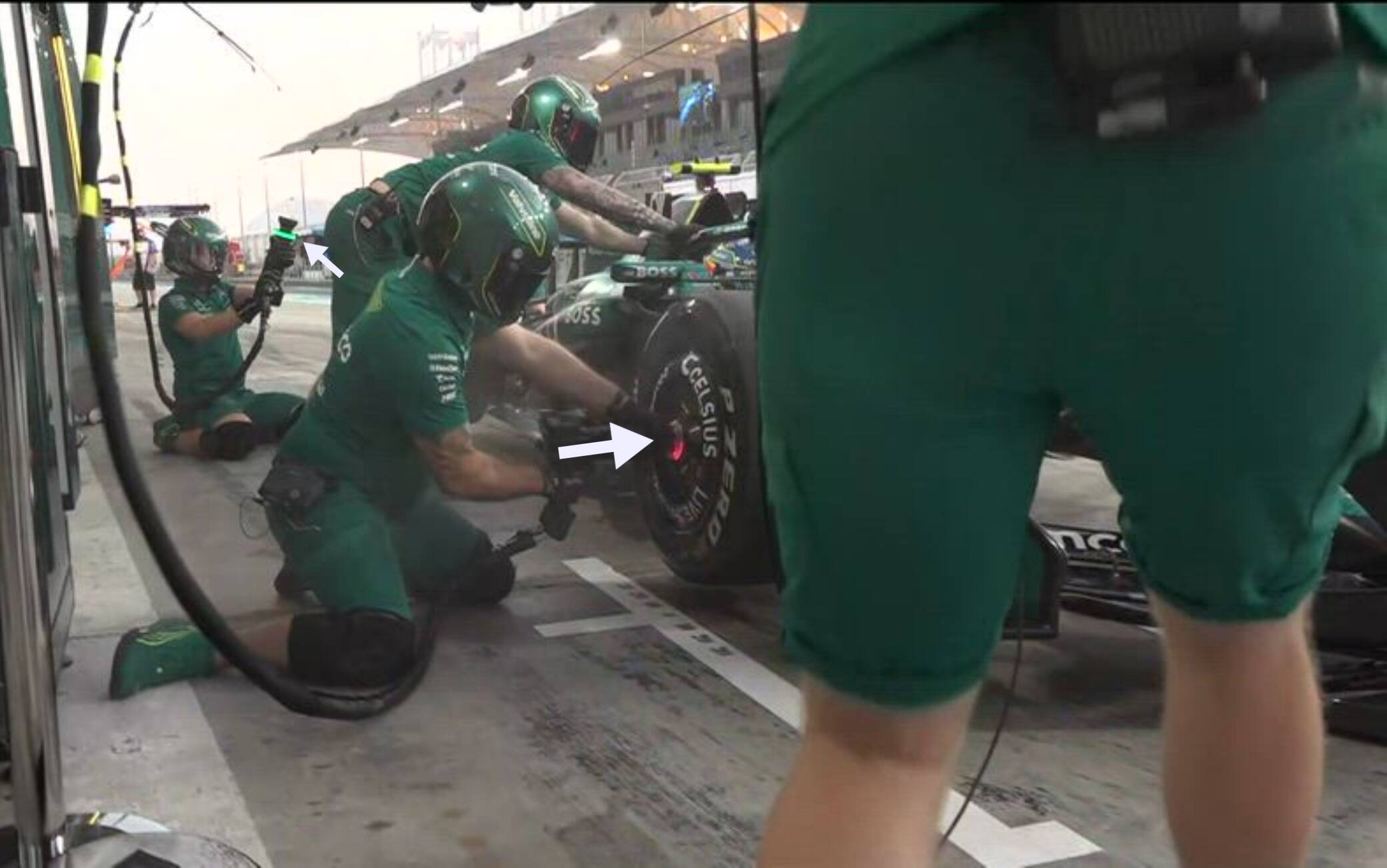 F1, led colorati durante i pit stop: a cosa servono. VIDEO