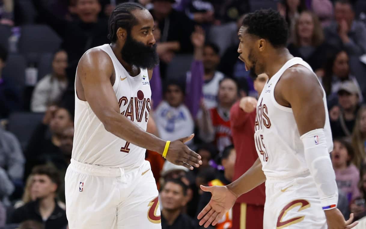 https://sport.sky.it/assets/images/9fa158b551494e6afe616a88bfe25f66aaaf3f4f/skysport/it/nba/video/2026/02/08/james-harden-nba-cleveland-cavaliers-video-1072768/harden_mitchell_cleveland_cavaliers_getty.jpg?im=Resize,width=1218