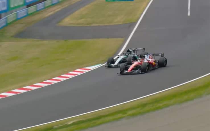 Leclerc, che numero: il sorpasso su Russell al GP Giappone è impossibile! VIDEO