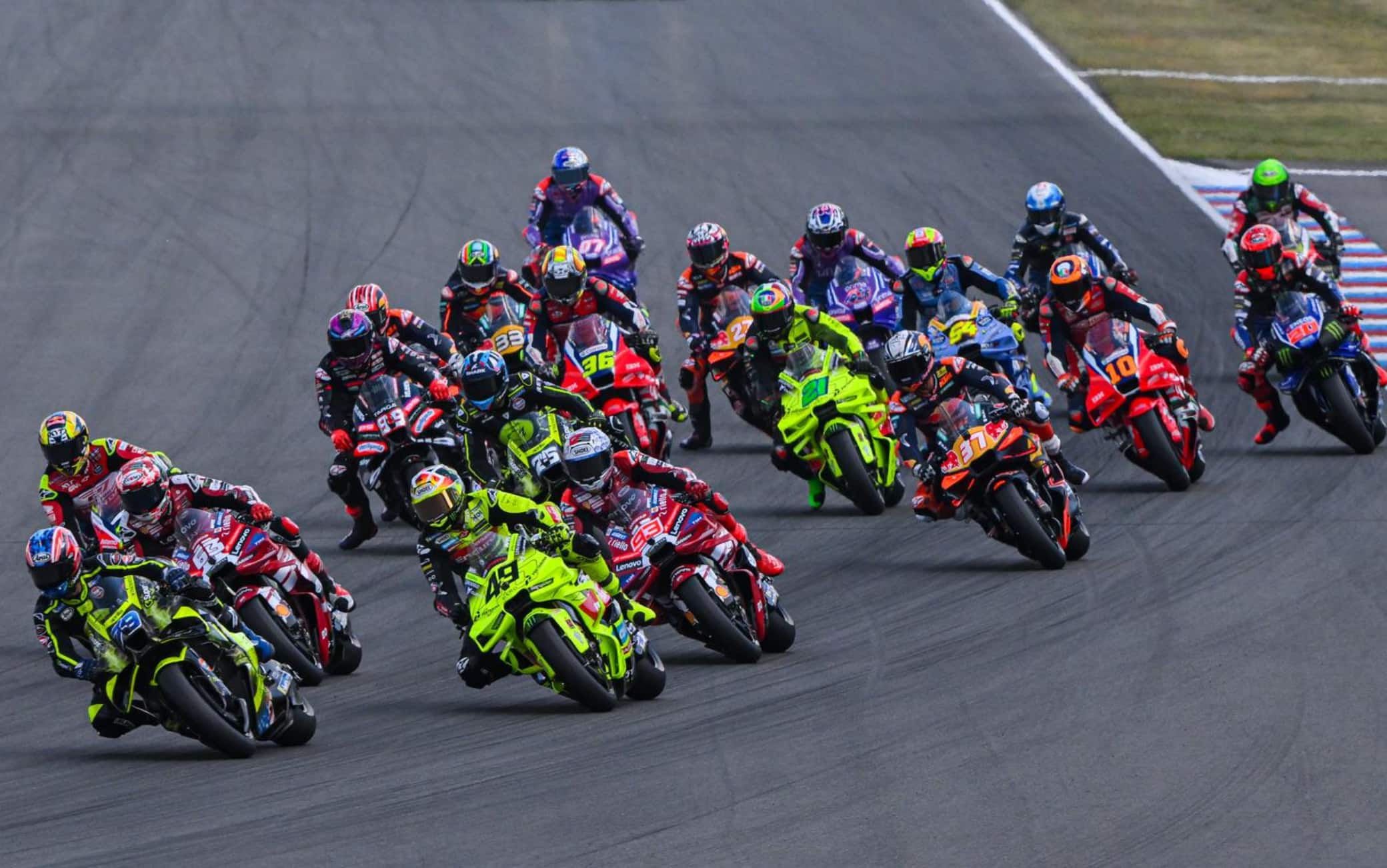 Cecchinelli: "Senza abbassatori le moto arriveranno con 30 km/h in meno in curva 1"