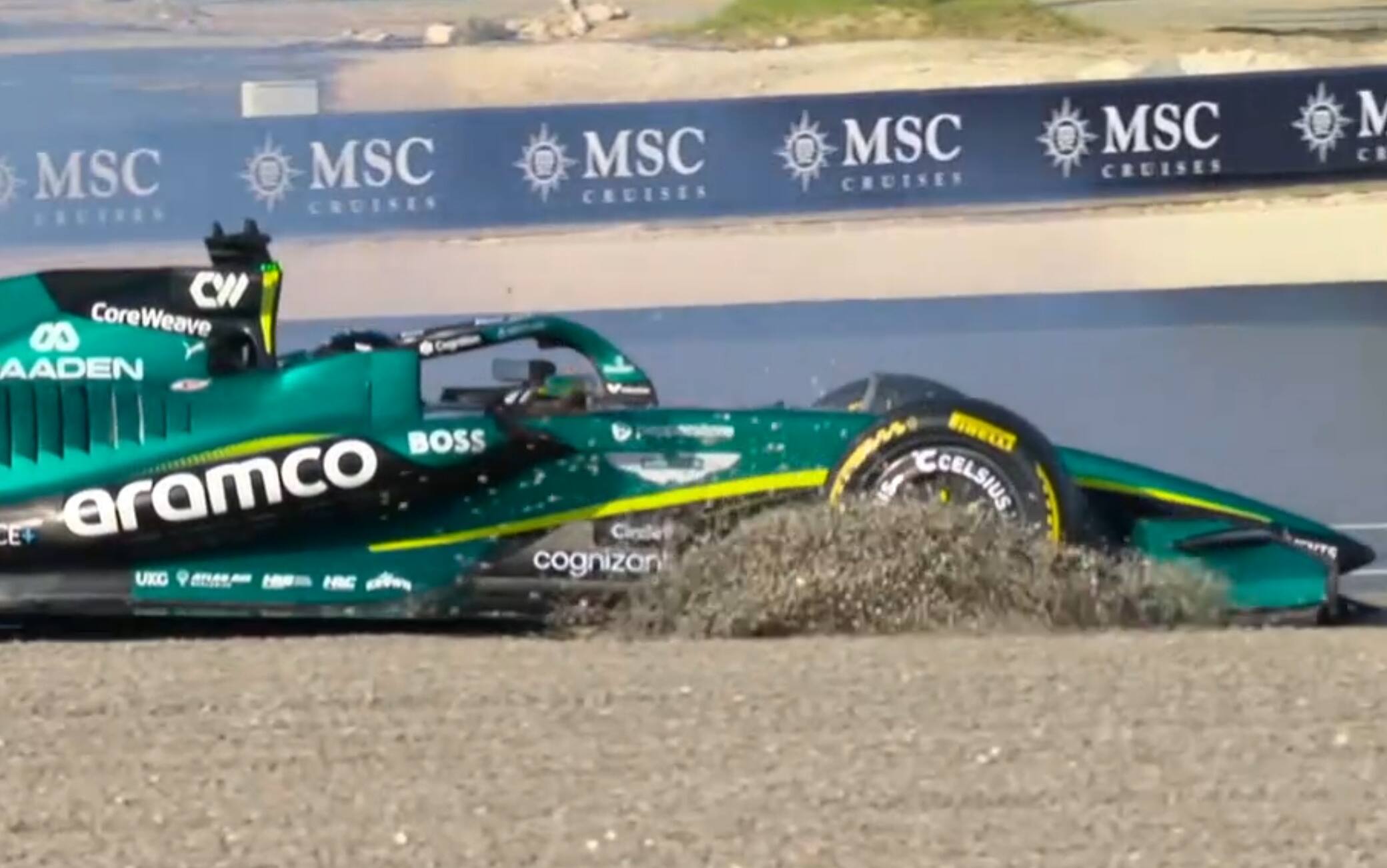 F1, Aston Martin nella ghiaia: Stroll si ferma nel Day-1 dei test. VIDEO