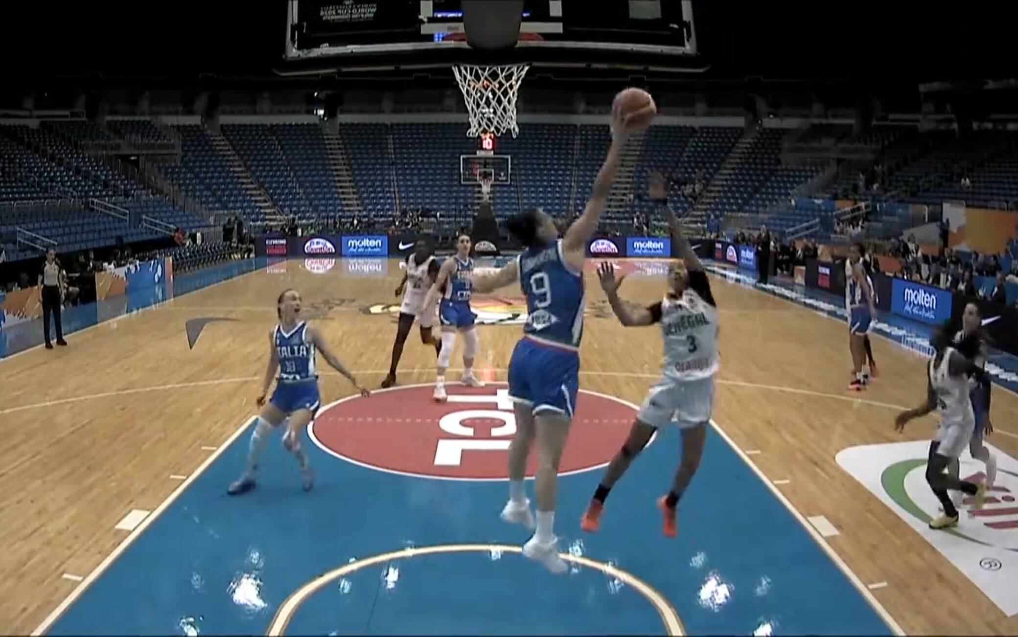 Italbasket, che stoppata di Cecilia Zandalasini! Cancellata Thiaw. VIDEO
