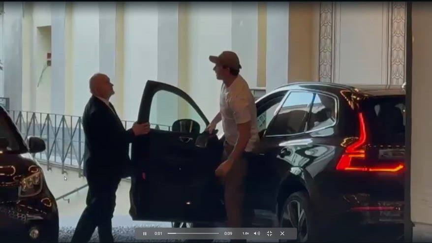 Milan: Ibrahimovic arriva all'hotel da Cardinale