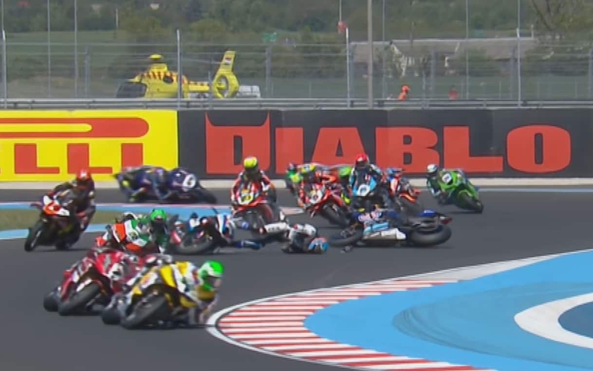 https://sport.sky.it/assets/images/a2a2b1fa44aaf5980e7abaccb3a061bb2a72d681/skysport/it/motori/motogp/video/2026/05/03/oliveira-incidente-sbk-superpole-race-ungheria-video-1094772/screen_oli.jpg?im=Resize,width=1218