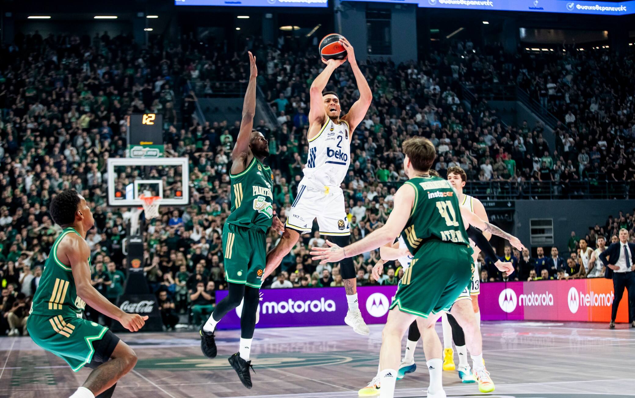 Baldwin segna allo scadere, il Fenerbahce sbanca Oaka e manda ko il Panathinaikos
