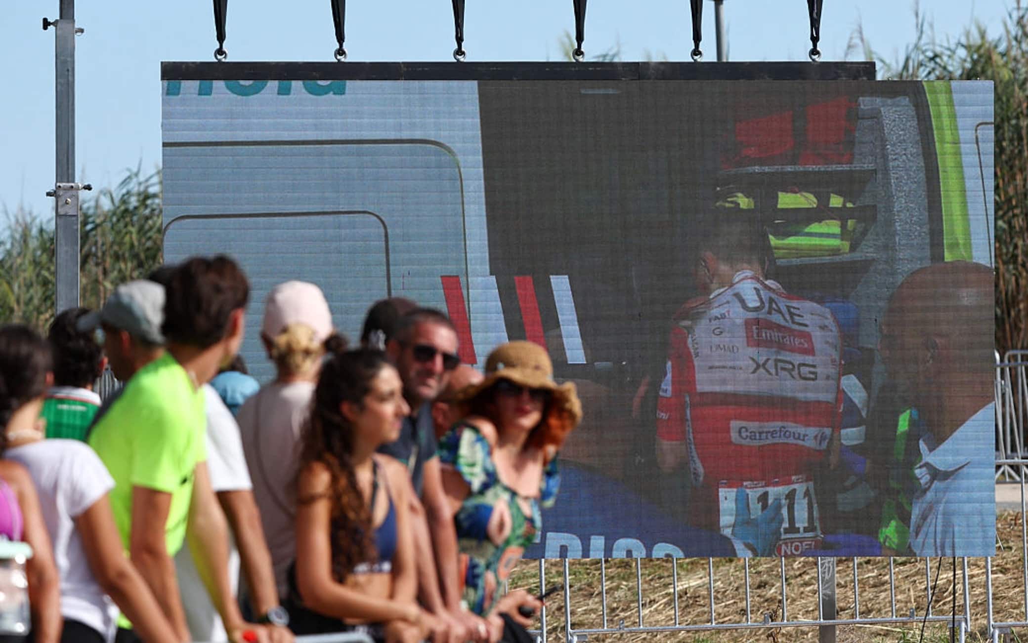 Pogacar, caduta e ritiro dalla Vuelta: il video
