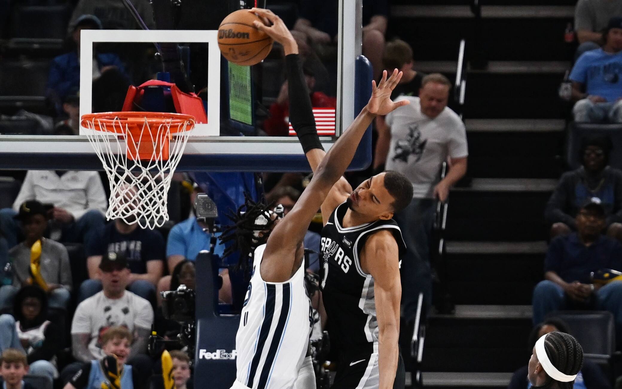 NBA, una schiacciata mostruosa di Wembanyama guida la top-5 della notte. VIDEO