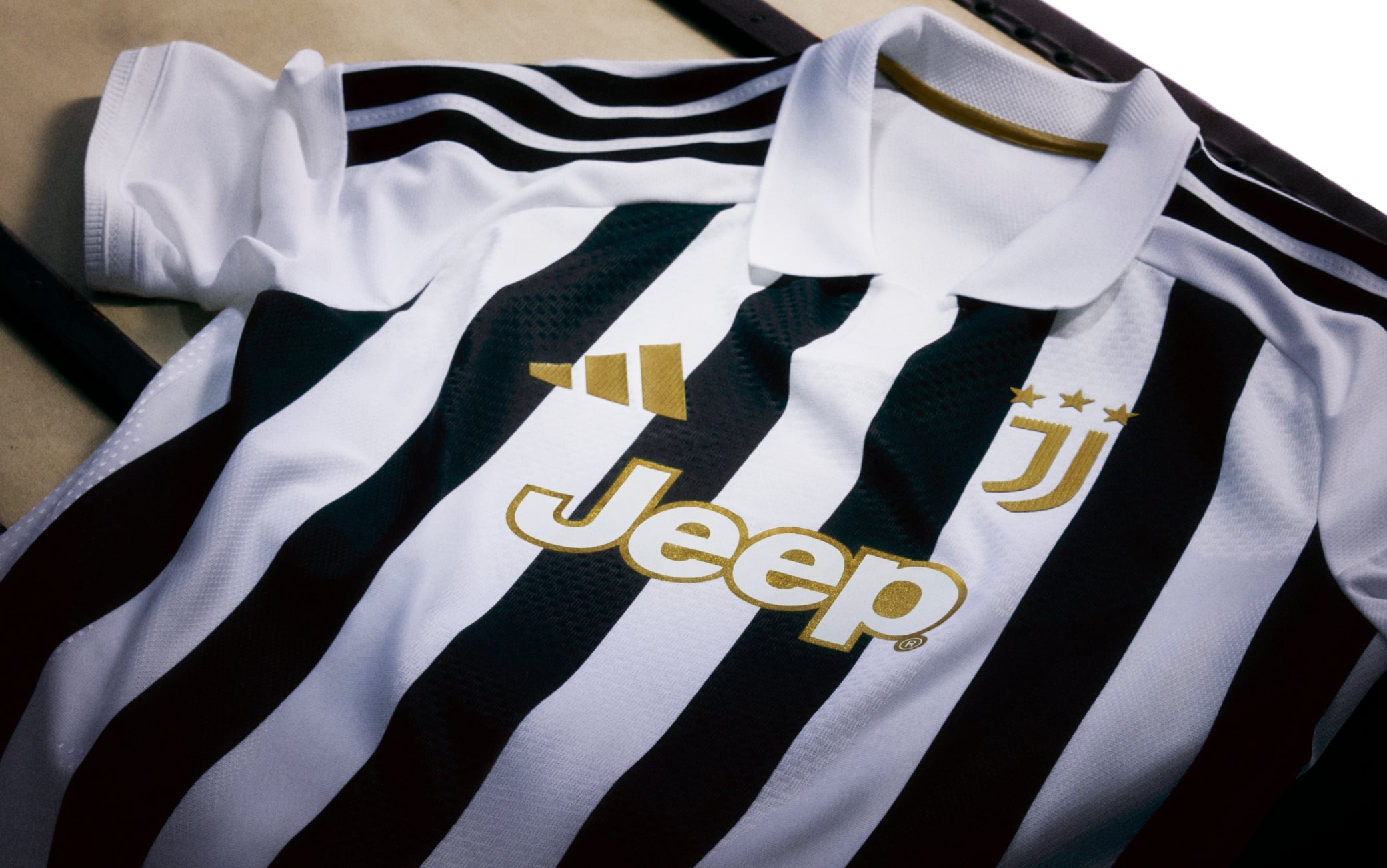 Juventus, prima maglia 2026-2027 presentata ufficialmente: le FOTO