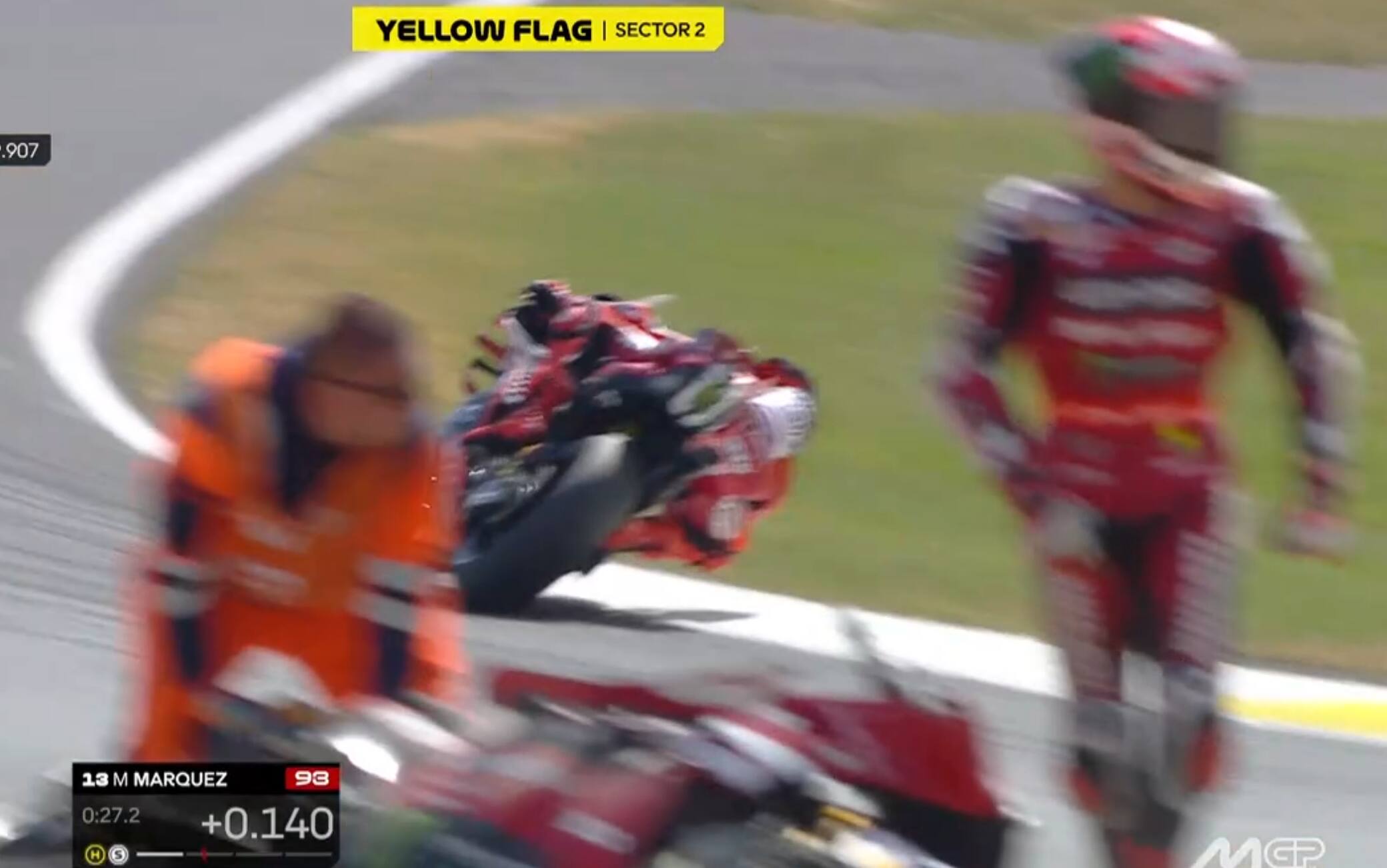 Bagnaia, caduta oggi a Le Mans e Marquez frenato dalla bandiera gialla. FOTO-VIDEO