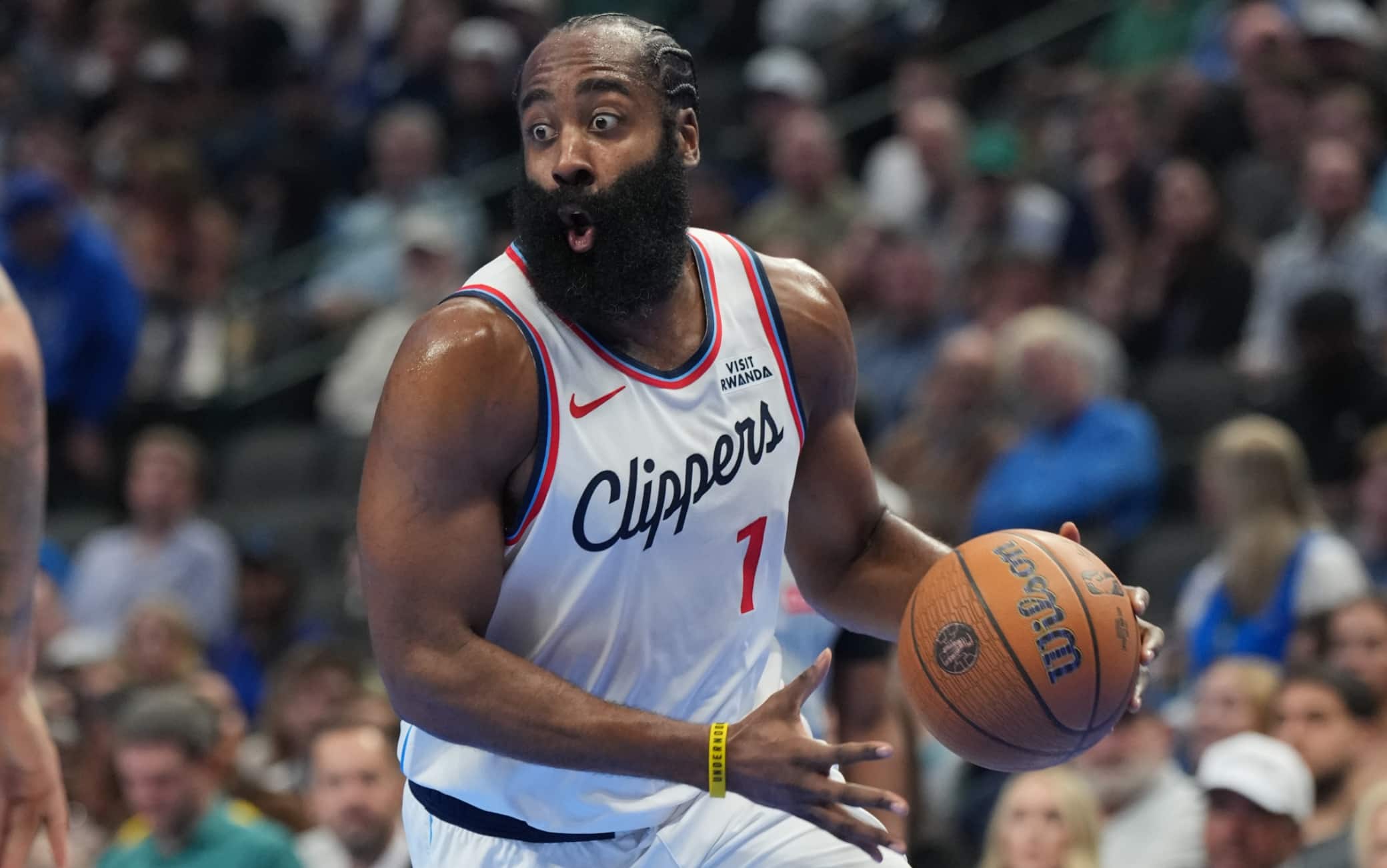 Mercato NBA, James Harden e i Clippers lavorano all'addio: Cavs e Timberwolves su di lui