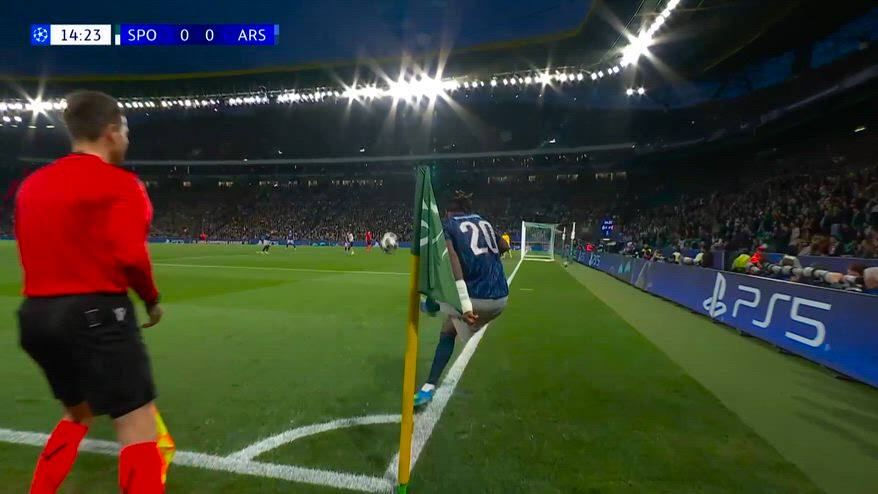 Madueke sfiora il "gol olimpico": traversa da corner!