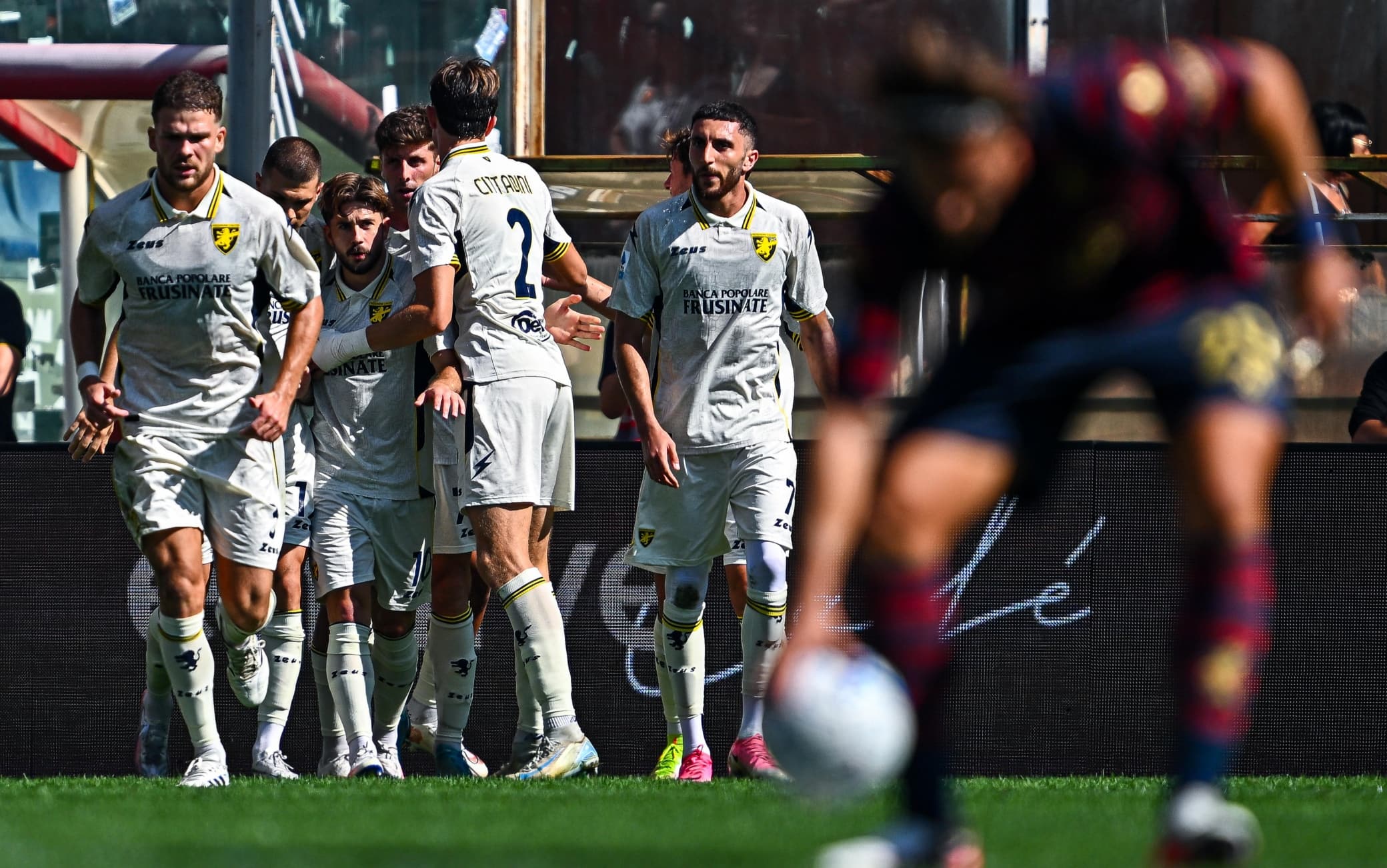 Genoa-Frosinone 1-1, Vasquez risponde a Kvernadze: 1° punto per De Rossi