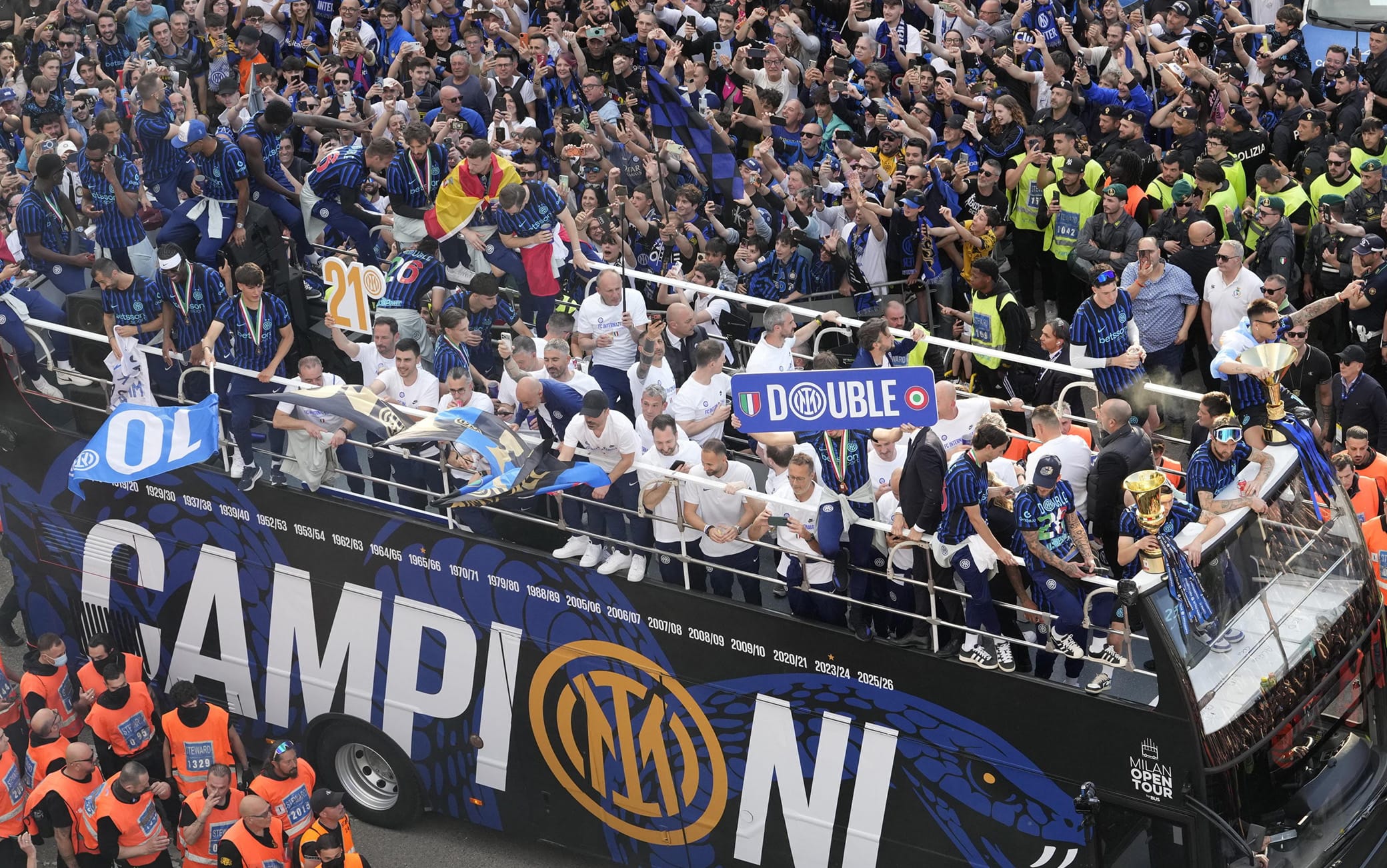 Inter, striscione anti-Milan di Thuram: la Figc apre un’indagine