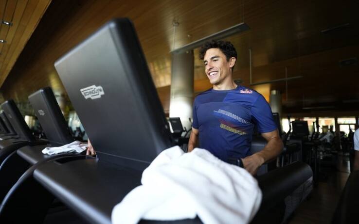 Marc Marquez si allena in palestra
