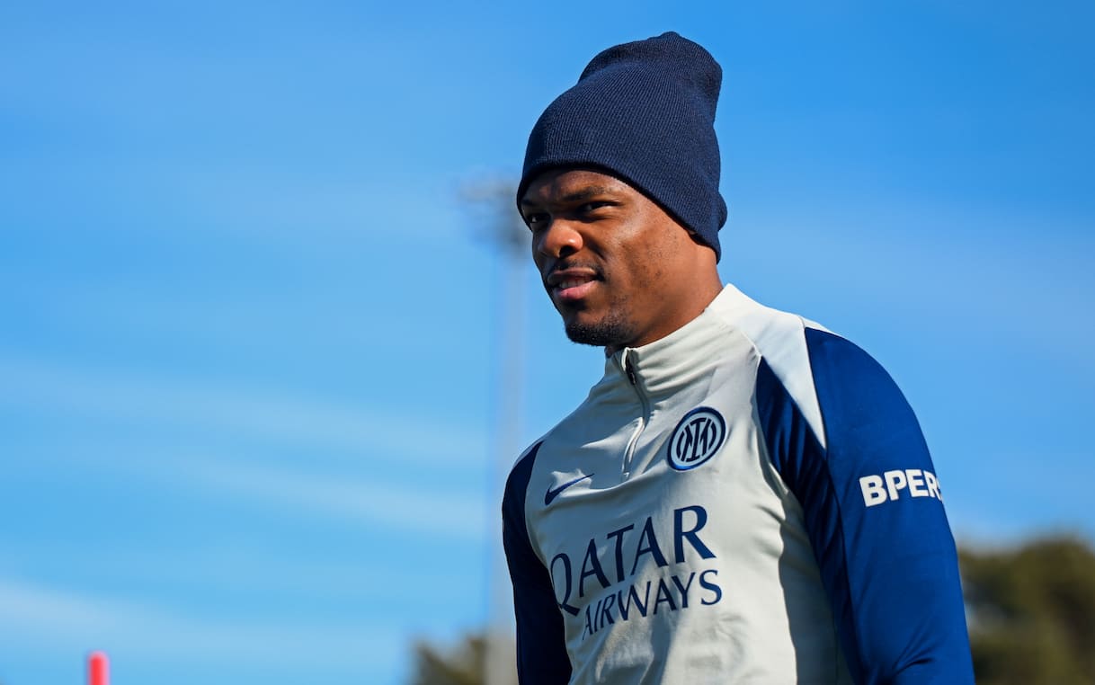 Dumfries allenamento Inter gruppo squadra