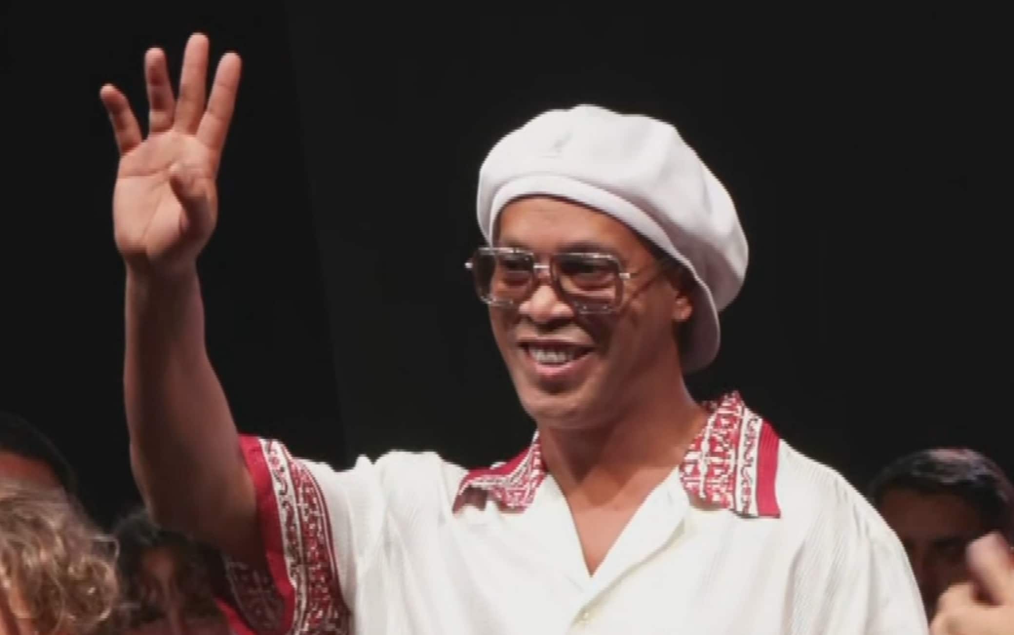 Ronaldinho presentato a Ravenna: l'accoglienza del pubblico e dei compagni. VIDEO