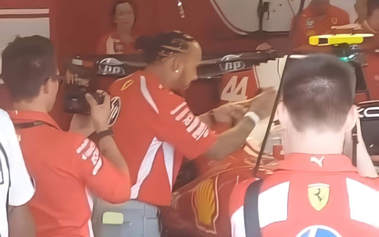 https://sport.sky.it/assets/images/a5f7c1f70f0e83fc0544eabf3672f010ec1df76d/skysport/it/motori/formula-1/video/2026/07/02/f1-hamilton-foto-dettagli-ferrari-silverstone-1109172/f1_video_sky_hamilton_silverstone.jpg?im=Resize,width=1218