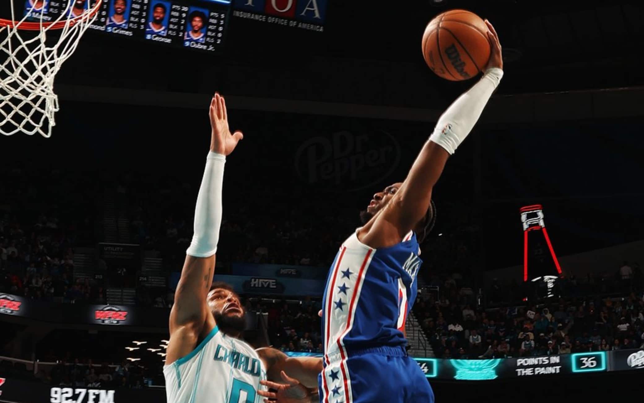NBA, Maxey vola e schiaccia in testa a Bridges con tanto di dedica all'avversario