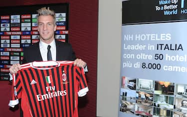 MILAN 2011/12 PRESENTAZIONE MAXI LOPEZ
