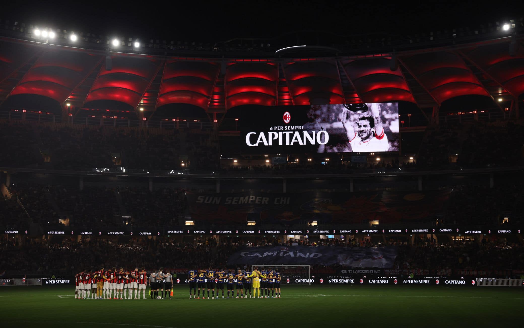 Commosso minuto di silenzio in ricordo di Franco Baresi.