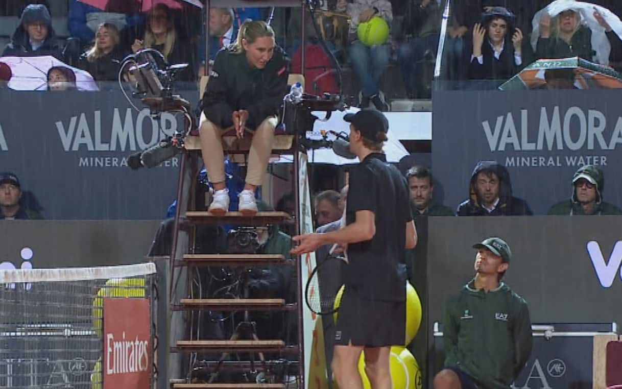 https://sport.sky.it/assets/images/a7f01bc2a3460bf29c04d9fc067eebcd44b8d6bf/skysport/it/tennis/video/2026/05/15/sinner-medvedev-semifinale-pioggia-video-1098250/sinner_pioggia_roma.jpg?im=Resize,width=1218