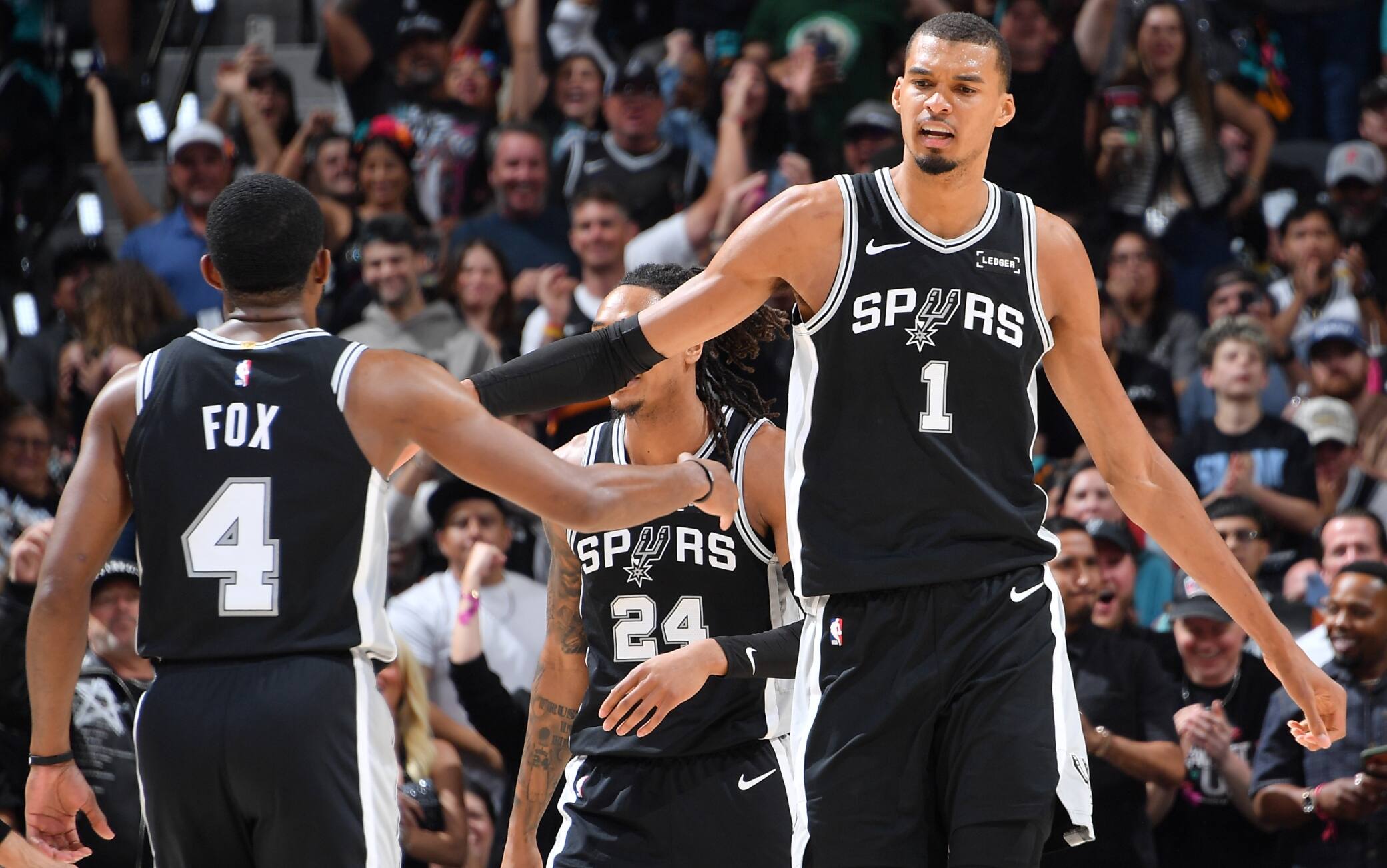 Playoff NBA, risultati della notte: San Antonio spazza via Minnesota in gara-5, è 3-2