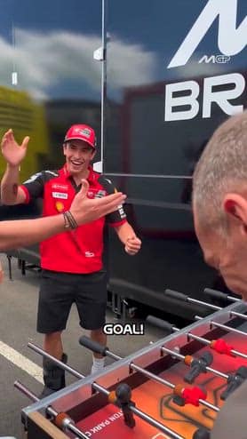 Marquez e l'esultanza a calcio balilla: "Gooool!"