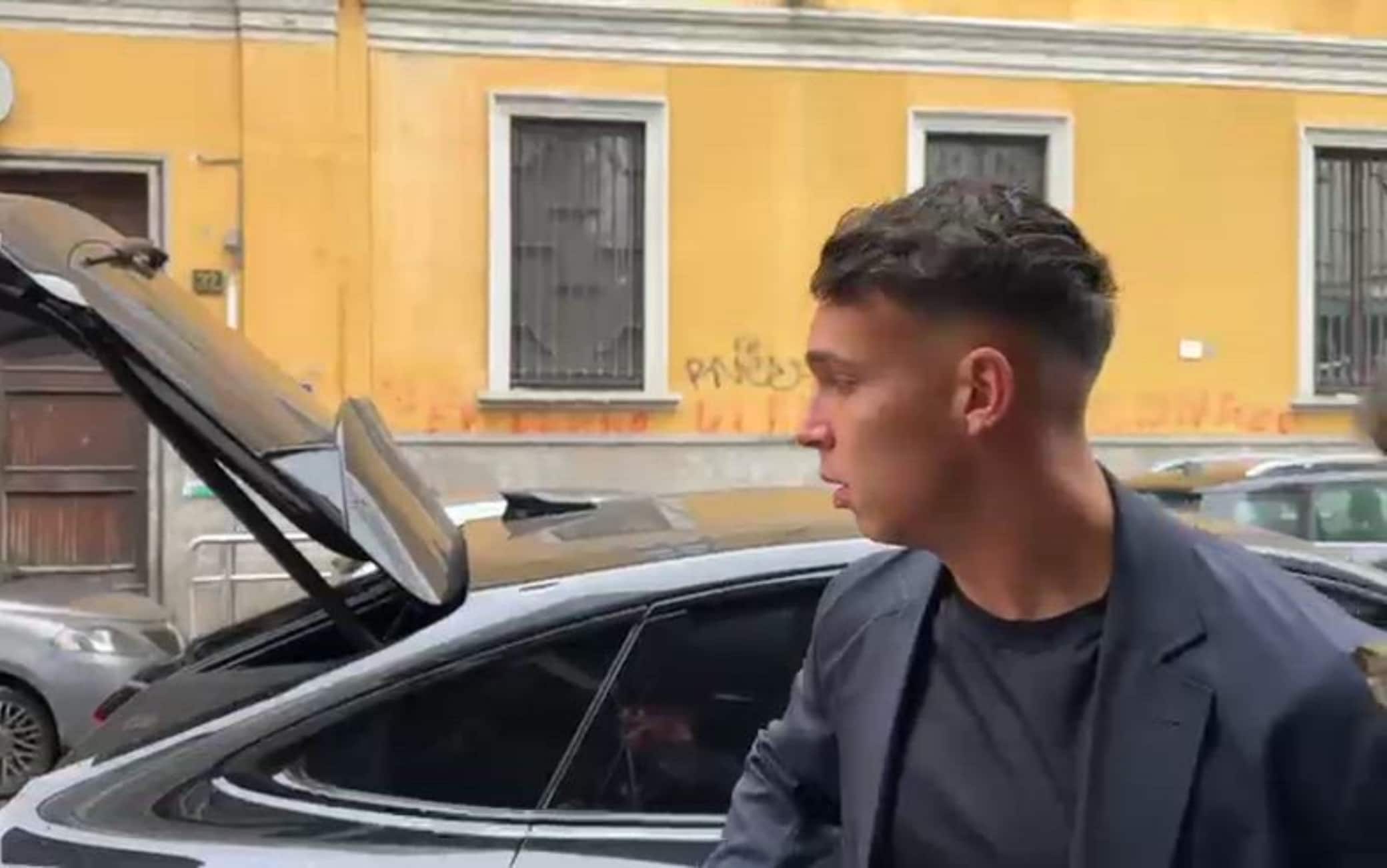 Napoli, visite mediche a Milano per Giovane: poi la firma. "Sono molto felice". VIDEO